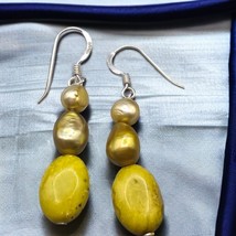 Signed QG 925 Two Freshwater Dyed Pearls Earrings Single Natural Stone Green Vtg - £11.19 GBP