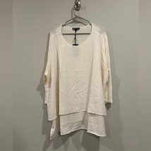 Off white dress top - $186.31 MXN
