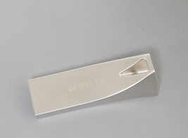 Samsung MUF-32BE BAR Plus 32GB USB 3.1 Flash Drive 200Mb/s - Champagne Silver image 3