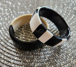 Vintage Mod Black And White Lucite Bangle Bracelets - £18.33 GBP