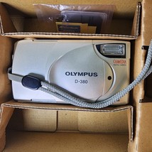 Vintage Olympus D-380 2.0 MP Digital Camera 2 Memory Cards Original Box Working - £29.37 GBP