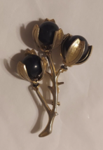 Classic Vintage Gold Tone Petal Black Stone Flower Design Brooch Pin - £13.44 GBP