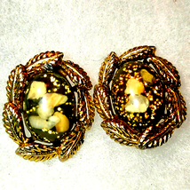 Very old vintage Gold leaf clip on earrings - £21.03 GBP