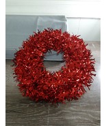 (1) Christmas Tinsel Christmas Wreath Hanger Red  . New. Christmas House - $360.04 MXN