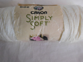 Caron Simply Soft Off White No dye Lot (CC) - $93.66 MXN