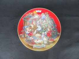 Vintage Collector's Plate, Sharing Christmas with Friends, Avon 1992 Christmas  - $14.65