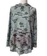 LuLaRoe Camo Green Brown Pink Sz M Long Sleeve Hooded Camouflage Shirt - $351.16 MXN