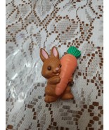 HALLMARK BROWN BUNNY RABBIT HOLDING LARGE CARROT Brooch Pin EASTER - $16.04 CAD