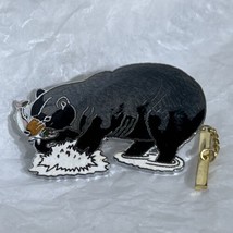 Bear Catching Fish Animal Wildlife Souvenir Lapel Hat Pin Pinback - £4.70 GBP