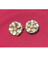 Vtg CORO Layered  Gold-tone Flower Rhinestone Clip-on Earrings Lot J50 - $261.62 MXN