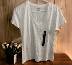 NWT Banana Republic T-Shirt Size M White Short Sleeve V Neck 100% recycl... - $18.80