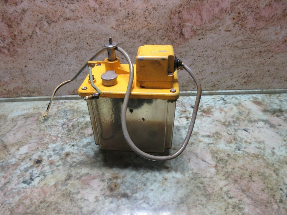 SHOWA OILCON LUBE LUBRICATION TANK PUMP SYSTEM DISTRIBUTOR IKEGAI CNC LATHE - $67.88