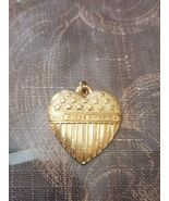Avon Gold Tone &quot;God Bless America&quot; Heart Pendant 1980s Vintage  1&quot; - $289.34 MXN