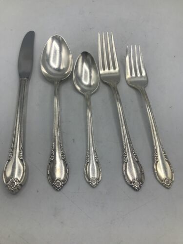 Vintage 1847 Rogers Bros. Remembrance Set Silverware 5-Piece Setting Ann... - $26.45