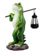 Blue Bayou Trails Hiking Frog Statue Holding Rod With Solar Powered Lant... - €59,74 EUR