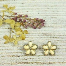 Women Flower Stud Earrings Peach-Cream Silver Floral Jewelry VTG Gift for Her - £20.94 GBP