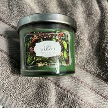 Everyday Luxe Pine Wreath 1-Wick Candle 3.5oz Scented Aromatherapy Used - $91.51 MXN