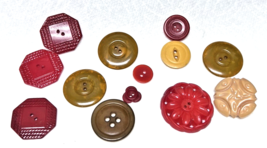 13 Vintage Hard Plastic &amp; Bakelite Buttons Red Green More 1/2 to 1 1/4 i... - $452.20 MXN