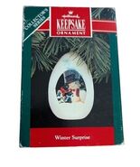 1992 Winter Surprise #4 In Series Egg Shape Hallmark Ornament Penguins S... - €8,46 EUR 1992 Winter Surprise #4 In Series Egg Shape Hallmark Ornament Penguins S... - €8,46 EUR