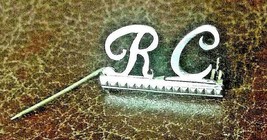 18K/750 (&quot;R C&quot;) Initials~Italia Vtg Gold Pin HAND-CUT SCRIPT~1.79g - £318.30 GBP