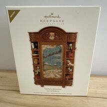 Hallmark 2011 Keepsake Ornament  Santa&#39;s Armoire Special Edition New In Box - $1,102.77 MXN