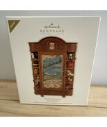 Hallmark 2011 Keepsake Ornament  Santa&#39;s Armoire Special Edition New In Box - $1,094.22 MXN