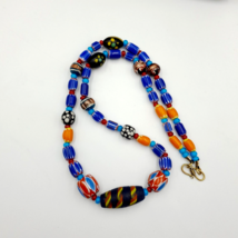 Collana di perle in vetro Chevron blu stile veneziano cuore bianco antic... - $785.15 MXN