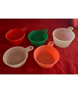 5 Vintage Hutzler Plastic Measure Cups 1/4 cup 3 1/3 cups 1/2 cup USA - $13.88 CAD