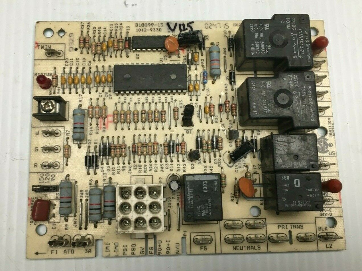 Goodman B18099-13 Furnace Control Circuit Board 1012-933D used  #V125 - $33.66