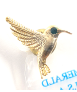 VTG Hummingbird Flying Bird Emerald Green Eye Gold Tone Pin Harriet Cart... - $190.20 MXN