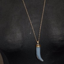 Beautiful Gray Faux Tooth Necklace - £5.33 GBP