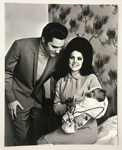 Lisa Marie Presley Autographed Glossy 8x10 Photo w/ Elvis Presley #2 - £156.69 GBP