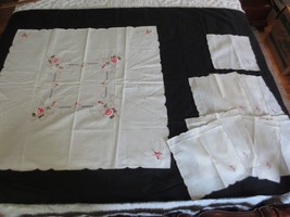 Vtg. Floral Embroidered Cotton SCALLOP-EDGED TABLECLOTH--31-1/2&quot; Sq. w/8 Napkins - £14.12 GBP