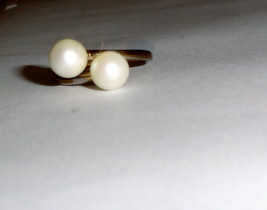 14K Yellow Gold White Round Freshwater Pearl Bypass Ring, Size 6.5, 1.6 Grams - £179.20 GBP