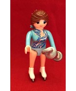Sports Playmobil Professional Girl Skater w Wining Trophy 3&quot; Tall Series 22 - $130.85 MXN