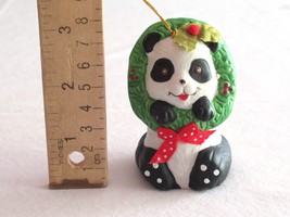 Vtg 1986 GIFTCO Panda Bear Porcelain Holiday Wreath BELL Ornament Figurine ~3&quot; - £7.53 GBP