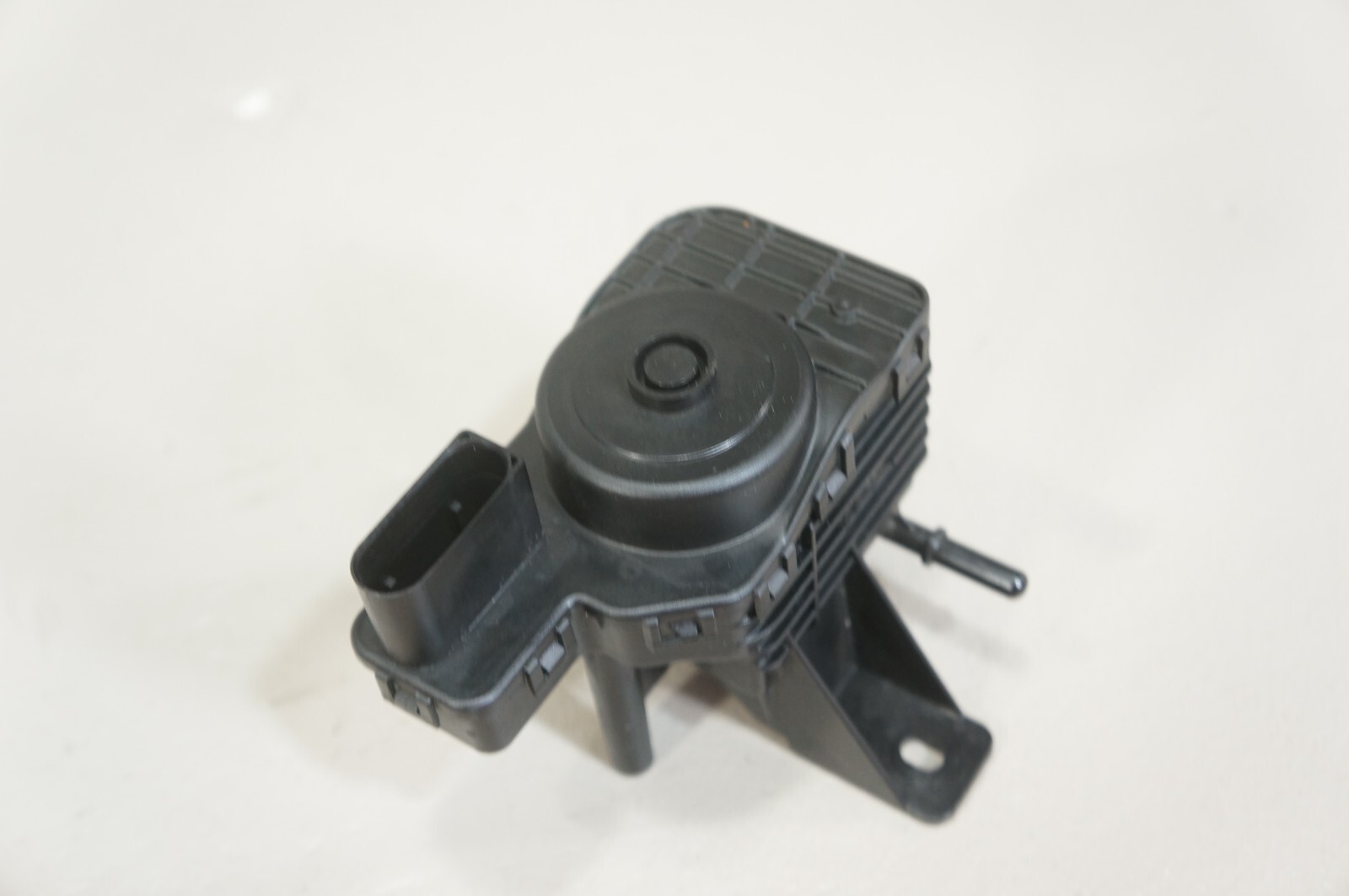09-2013 bmw 335d x5 e70 3.0l m57 xDrive35d diesel exhaust fluid def pump 7205041 Item image 5