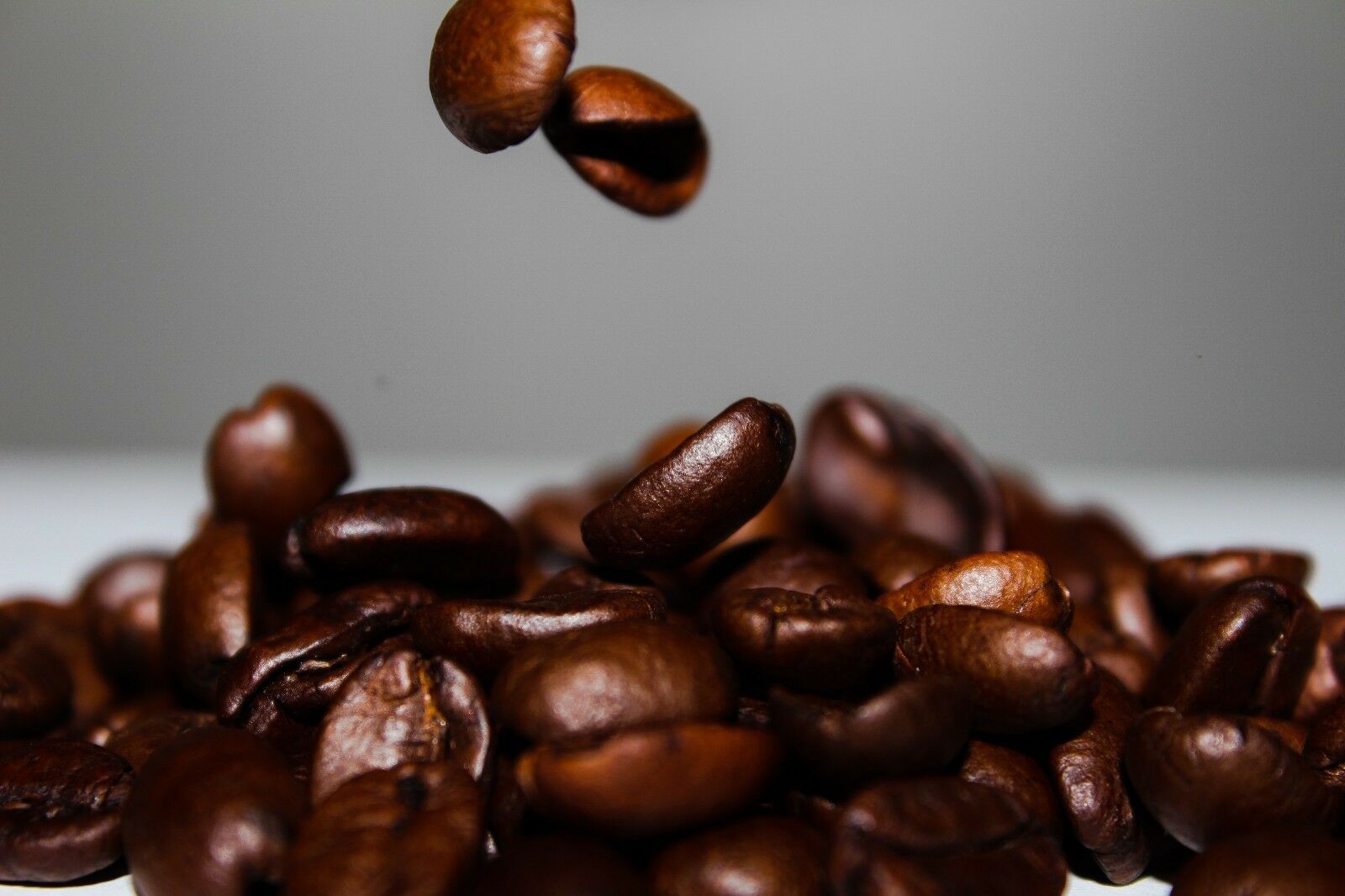ROBERT'S CHOICE - 2 / 1 lb Bags of Fresh Roasted Coffee (Bean or Ground) - £19.58 GBP