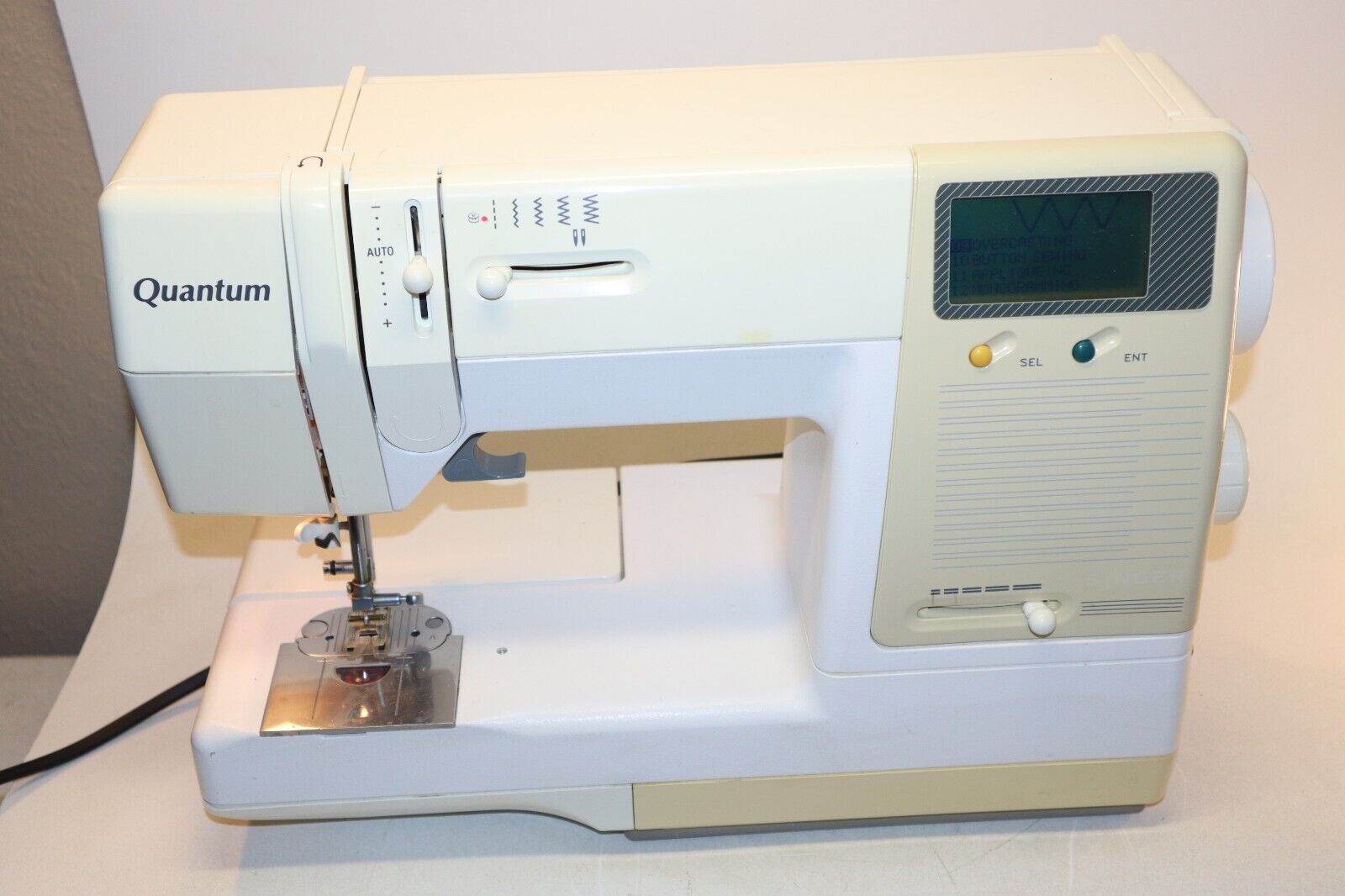 VTG Singer Quantum Model 9240 Electronic Sewing Machine with Accessories WORKS - $118.79
