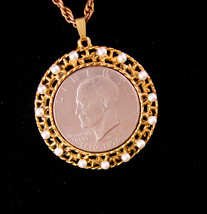 Vintage 1976 coin necklace -  huge Eisenhower dollar pendant -  / 24&quot; chain / bi - £101.49 GBP
