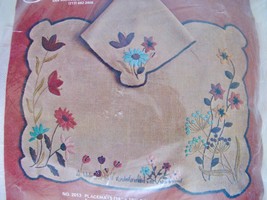 Vintage Embroidery Kit 4 Placemats and Napkins Floral Yvonne of California Linen - £16.02 GBP