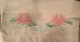 VTG Thomaston “American Mood”Embroidered Pink Lotus White Pillowcases No Iron - £9.31 GBP