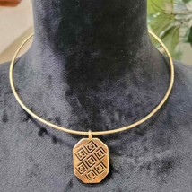 Vintage Gold Tone Liz Claiborne LC Curved Snake Chain Collar Necklace Pendant - £21.90 GBP