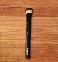 Rodial The Baking Brush - $490.29 MXN