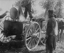 French soldiers cooking at a mobile field kitchen World War I 8x10 Photo - £6.92 GBP