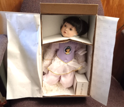Ashton Drake Galleries Dreamy Princesses Porcelain Doll Jasmine W/Magic Lamp - $30.92