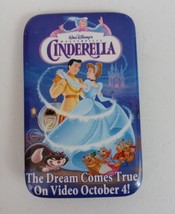 Vintage Walt Disney&#39;s Masterpiece Cinderella Movie Promo Button Pin - £6.45 GBP