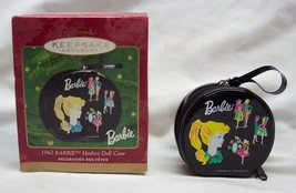 Vintage &quot;1962 Barbie Hatbox Doll Case&quot; Hallmark Christmas Holiday Ornament 2000 - £19.60 GBP