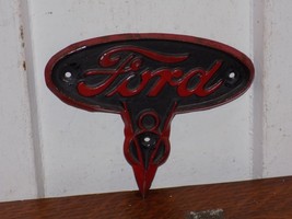 Vintage Ford V8 Embossed Metal Truck Badge - $1,006.67 MXN