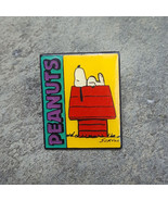 SNOOPY on DOGHOUSE Peanuts Vintage Souvenir Charlie Brown Schultz Lapel ... - £9.42 GBP